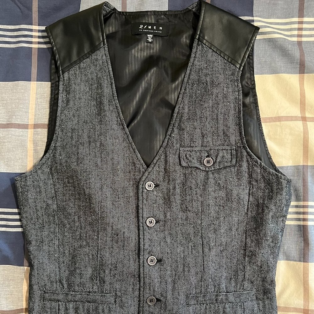Forever 21 Men Vest Color Black & Grey Size Medium